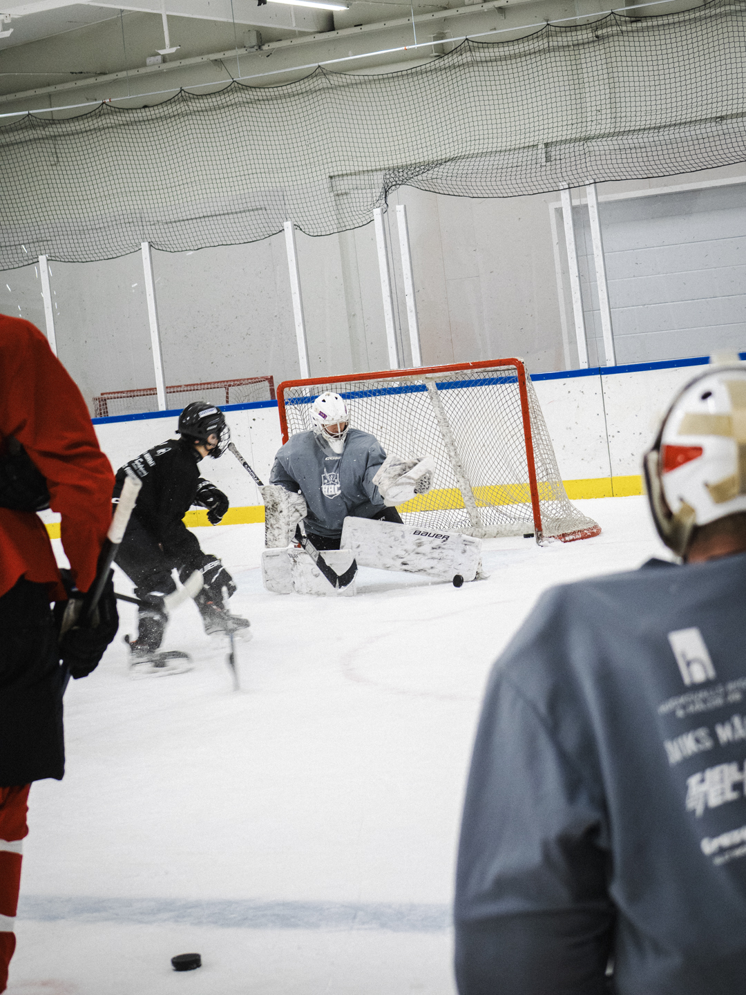 Målvakt räddar skott