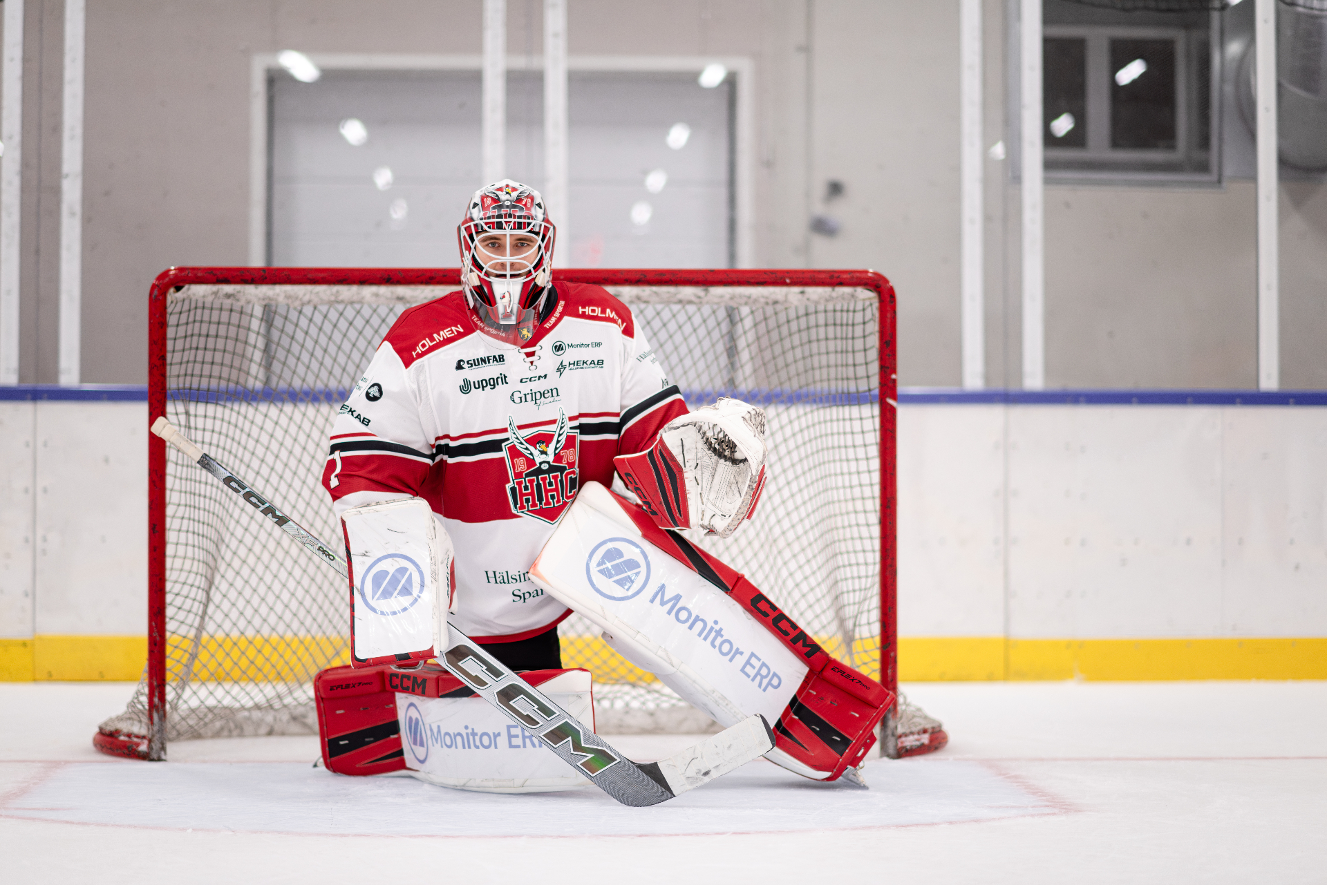 Målvakt i position framför mål